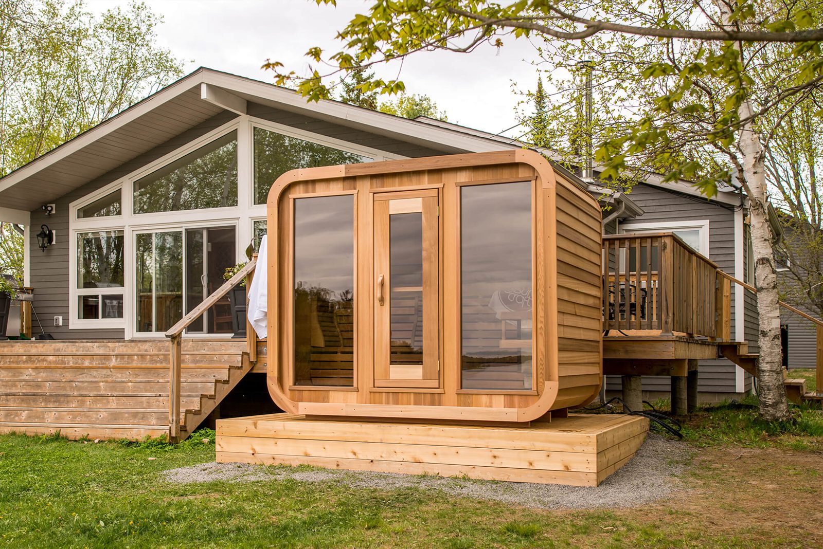 Aussensauna Panorama Zedernholz 200 – Quadratische Aussensauna aus Red Cedar mit Panoramafenster und 9-kW-Ofen – Ansicht 4