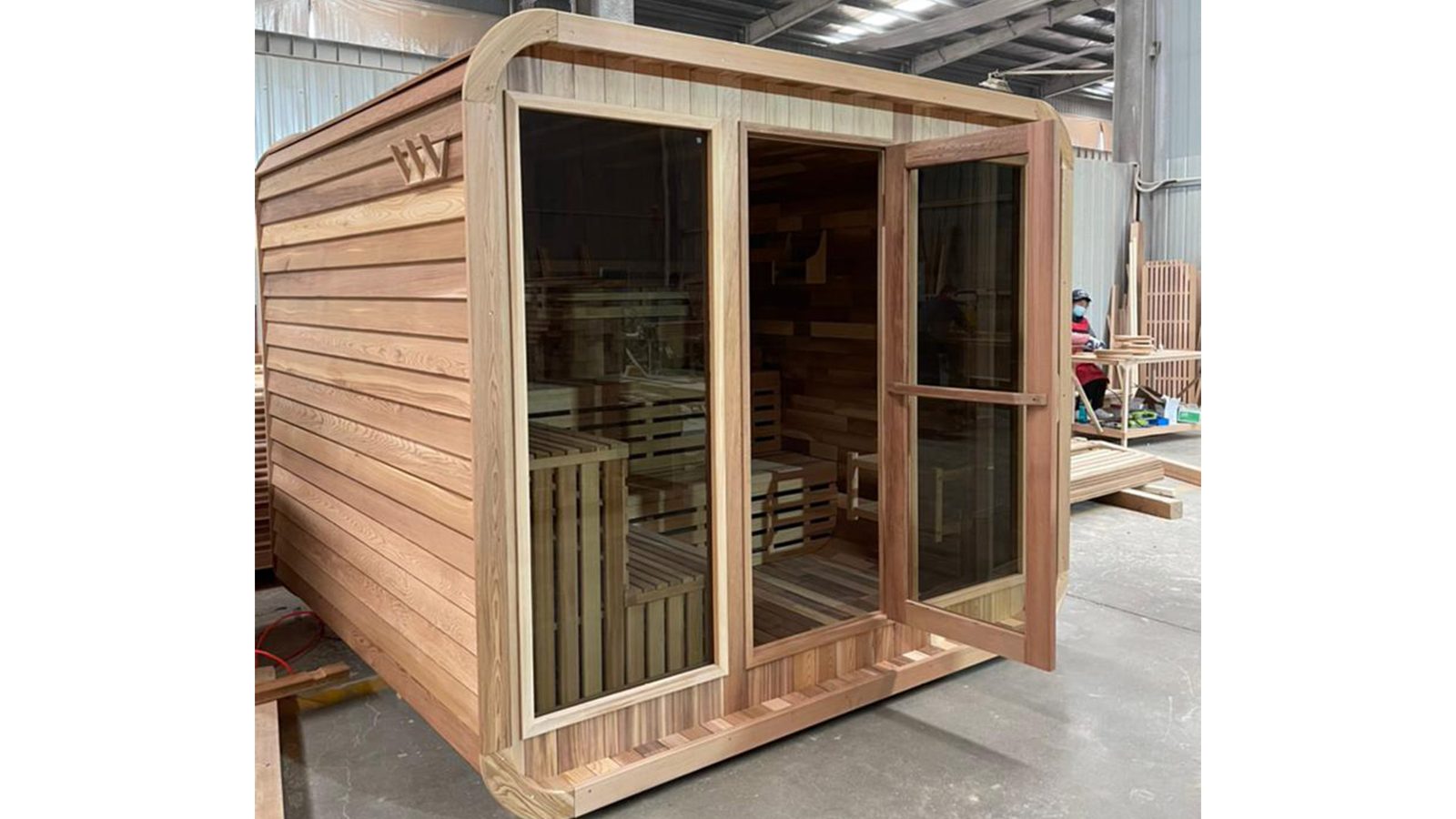 Aussensauna Panorama Zedernholz 250 Package Deal – Grosse Aussensauna aus Red Cedar mit Panoramafenster, L-Form-Bänken und 9-kW-Ofen – Ansicht 4