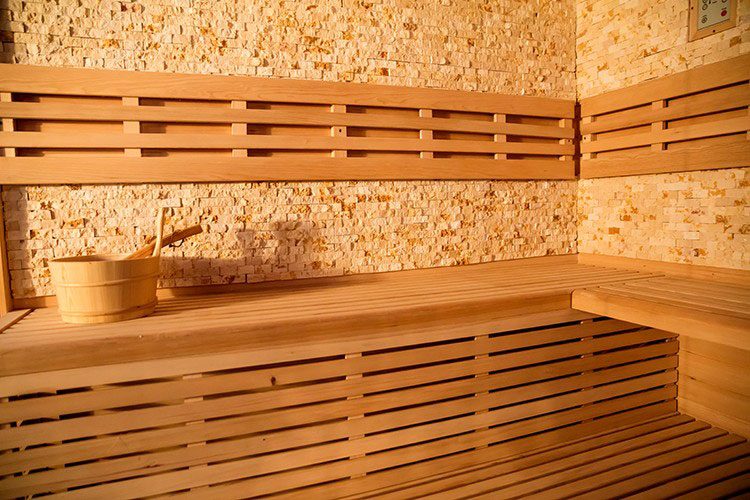 Innen Sauna Zedernholz 220 – Die grosse Zedernholz-Elementsauna – Kristallwand, Deckenlicht und wählbarem Ofen – Ansicht 5
