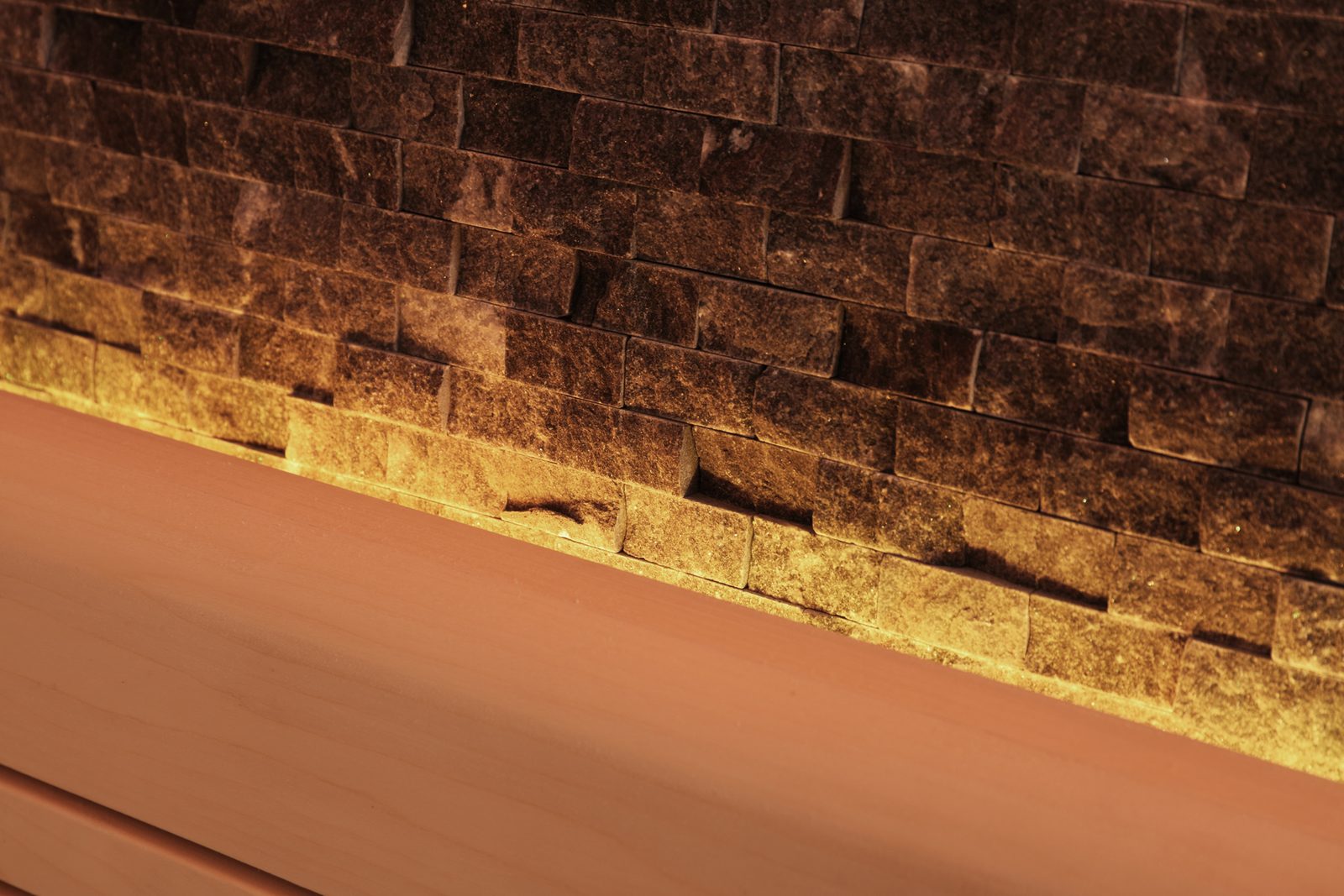 Innen Sauna Saas Fee Black Stone 200 – Elementsauna aus Ayous-Holz mit Black-Stone-Wand und Farblicht – Ansicht 23