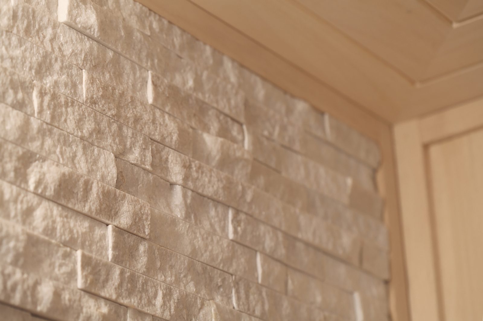 Innen Sauna Saas Fee Kristallwand 220 – Elementsauna aus Ayous-Holz mit Kristallwand und Farblicht – Ansicht 8