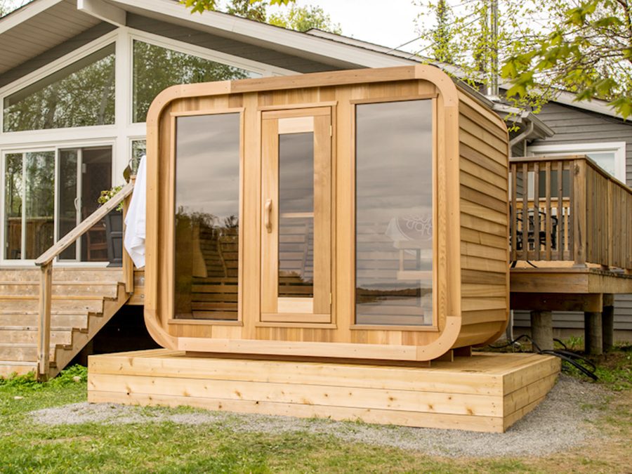 Sauna-Modell Aussensauna Panorama Zedernholz 200: Quadratische Aussensauna aus Red Cedar mit Panoramafenster und wählbarem Ofen